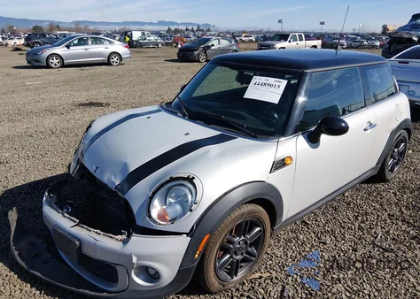 2011 Mini Cooper z USA, uszkodzony, nr VIN WMWSU3C55BT253397